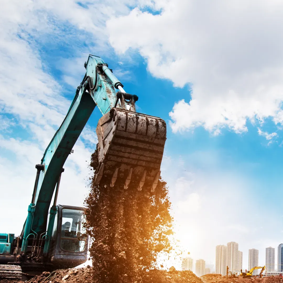 Excavadora con un paisaje urbano de fondo